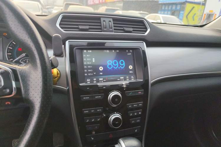 Used Haval H2 2015 1.5T Automatic Two-Wheel Drive Elite Edition Audio And AC Panel