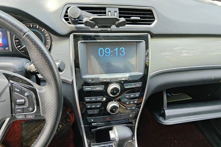 Used Haval H2 2015 1.5T Automatic Two-Wheel Drive Elite Edition Audio And AC Panel