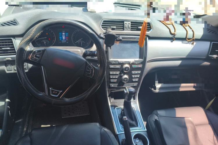 Used Haval H2 2015 1.5T Automatic Two-Wheel Drive Elite Edition Center Console