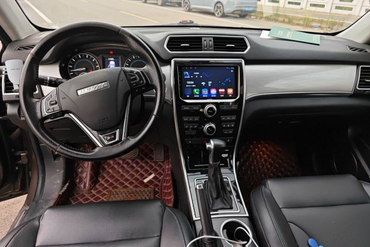 Used Haval H2 2015 1.5T Automatic Two-Wheel Drive Elite Edition Center Console