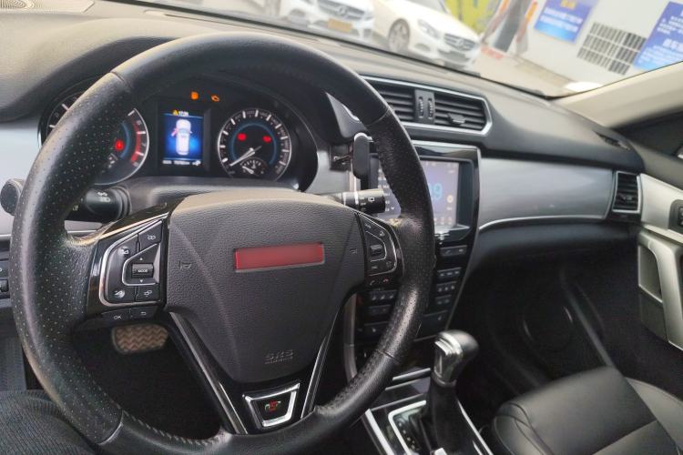 Used Haval H2 2015 1.5T Automatic Two-Wheel Drive Elite Edition Center Console