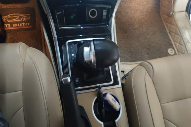 Used Haval H2 2015 1.5T Automatic Two-Wheel Drive Elite Edition Gear Lever