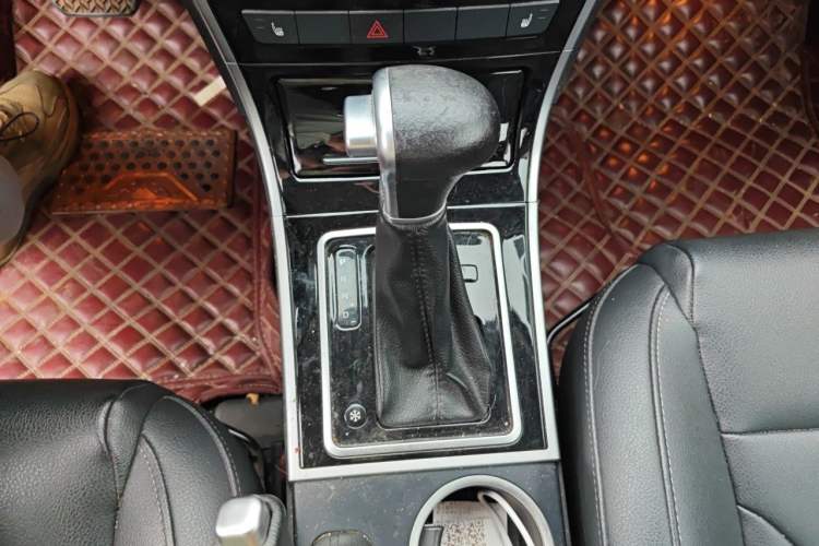 Used Haval H2 2015 1.5T Automatic Two-Wheel Drive Elite Edition Gear Lever