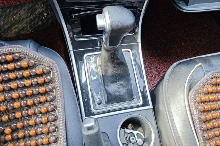 Used Haval H2 2015 1.5T Automatic Two-Wheel Drive Elite Edition Gear Lever