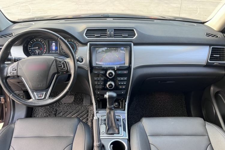 Used Haval H2 2015 1.5T Automatic Two-Wheel Drive Elite Edition Interior 1