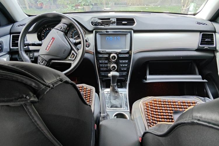Used Haval H2 2015 1.5T Automatic Two-Wheel Drive Elite Edition Interior 2