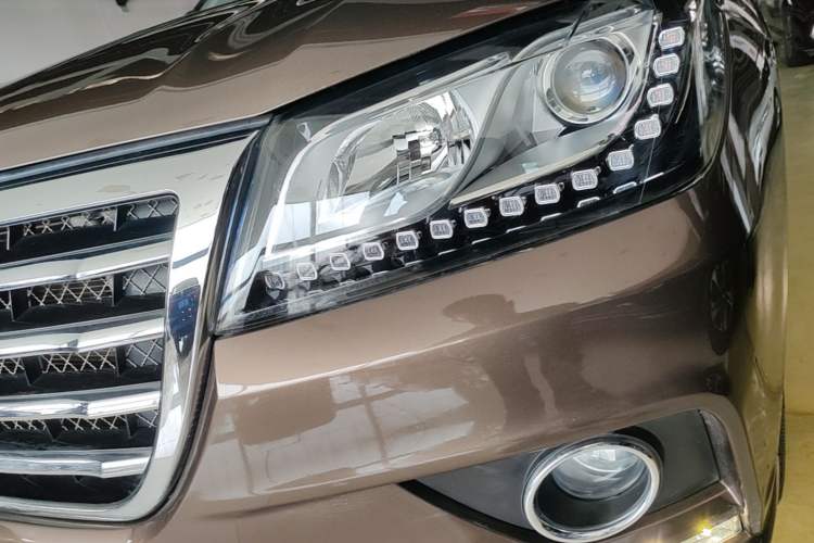 Used Haval H2 2015 1.5T Automatic Two-Wheel Drive Elite Edition Left Front Headlight