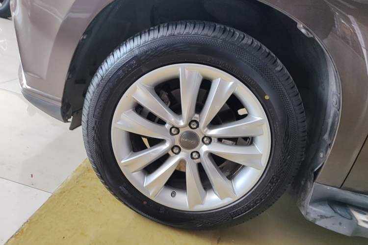 Used Haval H2 2015 1.5T Automatic Two-Wheel Drive Elite Edition Left Front Wheel Hub