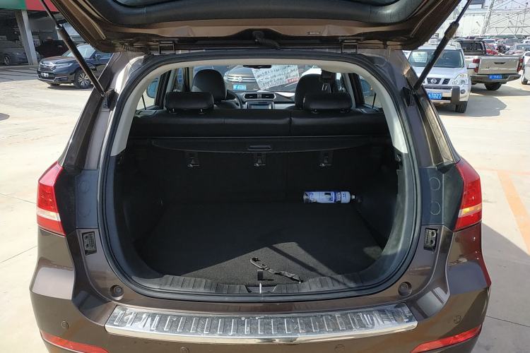 Used Haval H2 2015 1.5T Automatic Two-Wheel Drive Prestige Edition Trunk