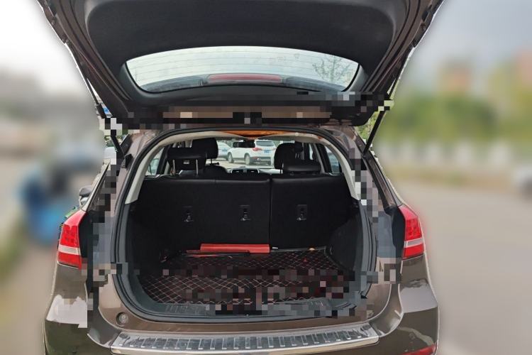 Used Haval H2 2015 1.5T Automatic Two-Wheel Drive Elite Edition Trunk