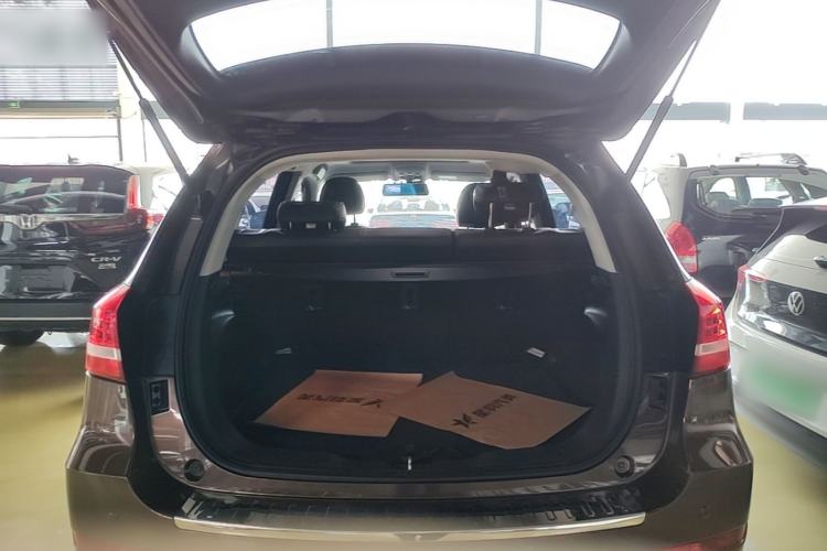 Used Haval H2 2015 1.5T Automatic Two-Wheel Drive Elite Edition Trunk