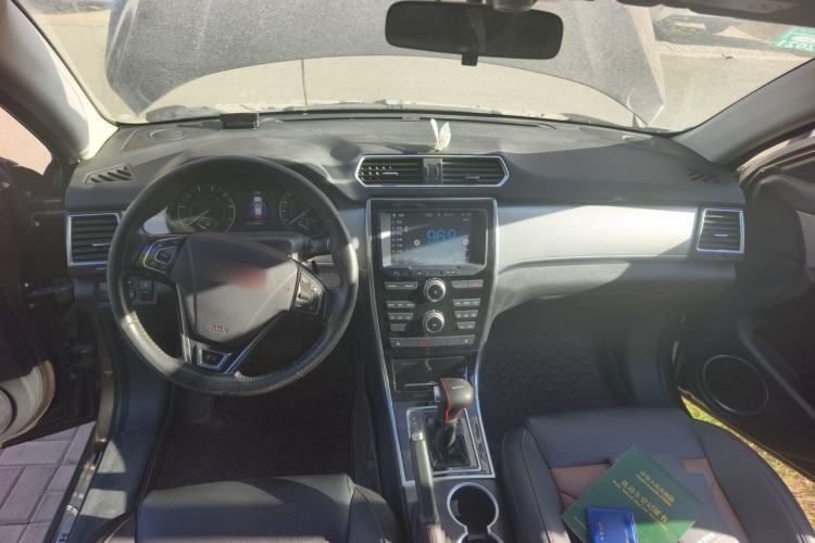 Used Haval H2 2015 1.5T Automatic Two-Wheel Drive Elite Edition Center Console