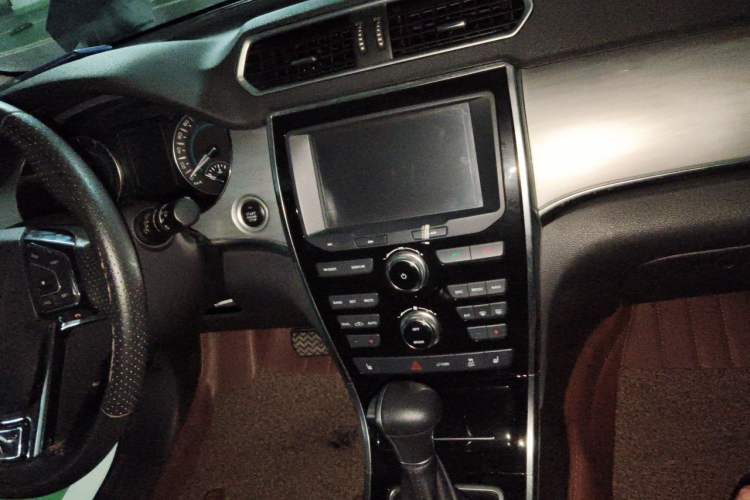 Used Haval H2 2015 1.5T Automatic Two-Wheel Drive Prestige Edition Audio And AC Panel