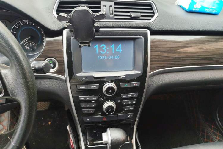 Used Haval H2 2015 1.5T Automatic Two-Wheel Drive Elite Edition Audio And AC Panel