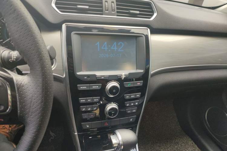 Used Haval H2 2015 1.5T Automatic Two-Wheel Drive Elite Edition Audio And AC Panel