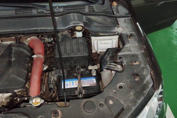 Used Haval H2 2015 1.5T Automatic Two-Wheel Drive Prestige Edition Engine Bay Left
