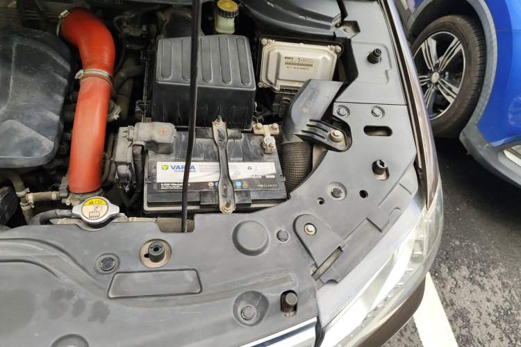 Used Haval H2 2015 1.5T Automatic Two-Wheel Drive Elite Edition Engine Bay Left