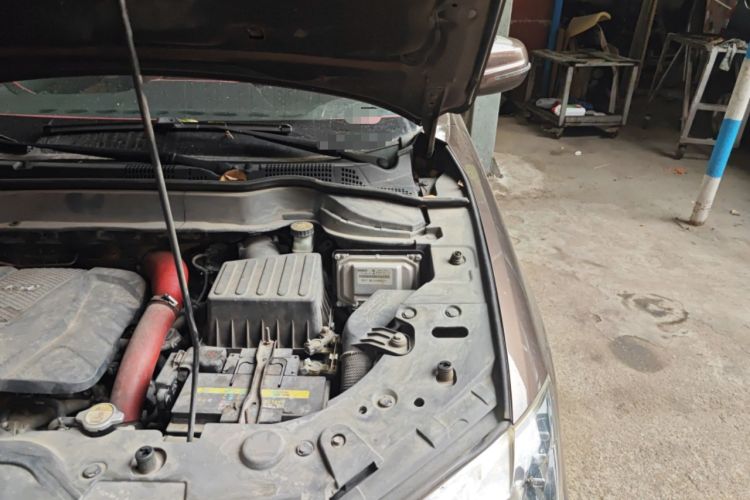 Used Haval H2 2015 1.5T Automatic Two-Wheel Drive Elite Edition Engine Bay Left