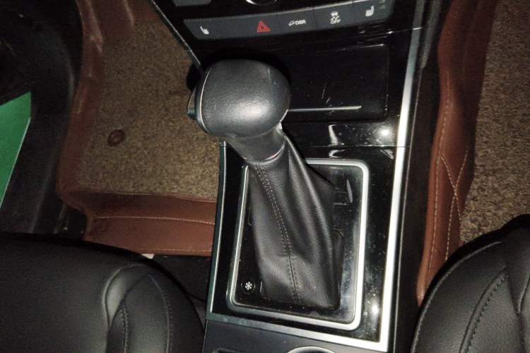 Used Haval H2 2015 1.5T Automatic Two-Wheel Drive Prestige Edition Gear Lever