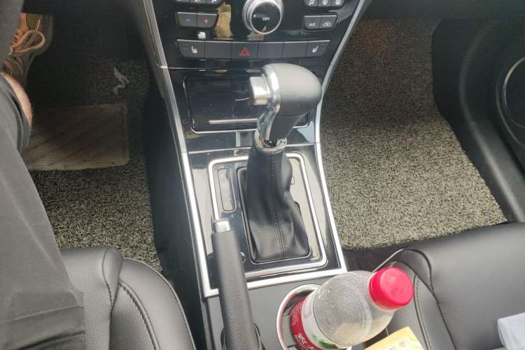 Used Haval H2 2015 1.5T Automatic Two-Wheel Drive Elite Edition Gear Lever