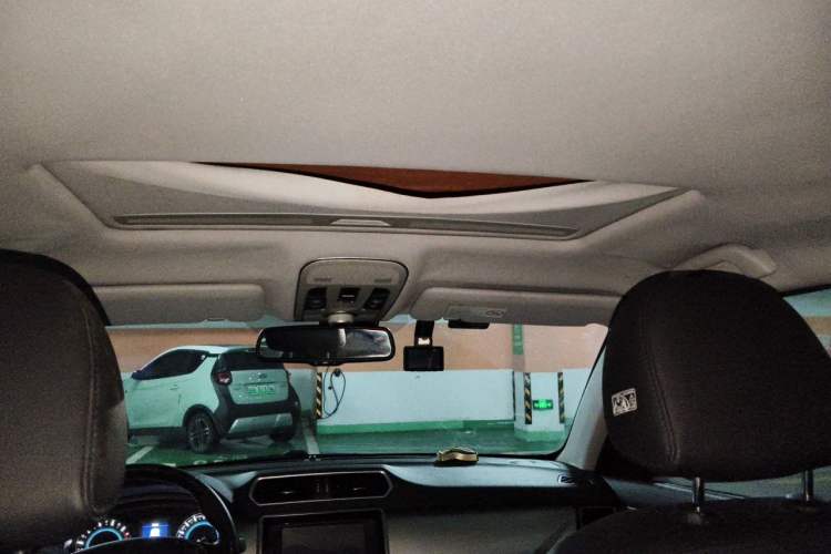 Used Haval H2 2015 1.5T Automatic Two-Wheel Drive Prestige Edition Headliner