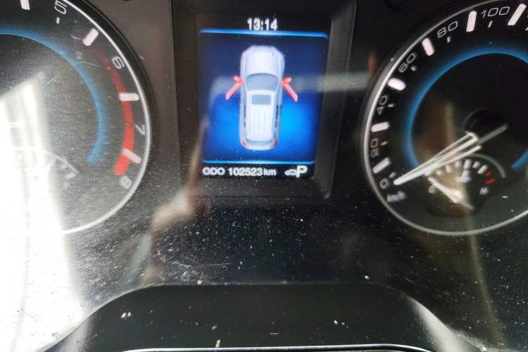 Used Haval H2 2015 1.5T Automatic Two-Wheel Drive Elite Edition Odometer Close Up
