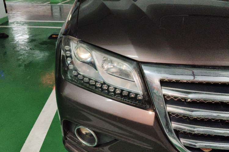 Used Haval H2 2015 1.5T Automatic Two-Wheel Drive Prestige Edition Right Front Headlight