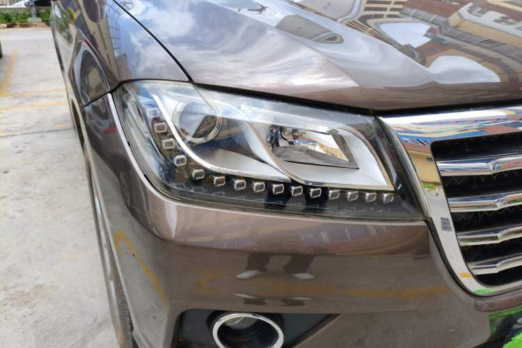 Used Haval H2 2015 1.5T Automatic Two-Wheel Drive Elite Edition Right Front Headlight