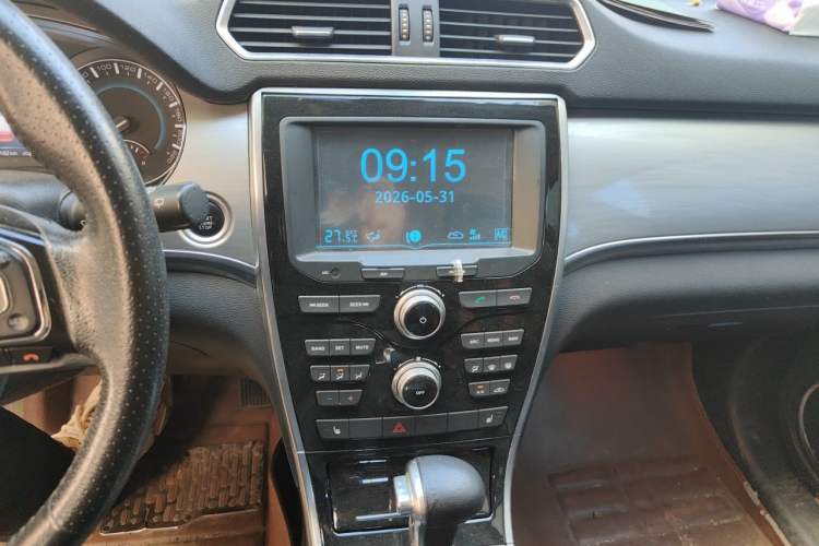 Used Haval H2 2015 1.5T Automatic Two-Wheel Drive Elite Edition Audio And AC Panel