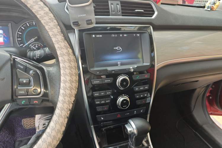 Used Haval H2 2015 1.5T Automatic Two-Wheel Drive Prestige Edition Audio And AC Panel