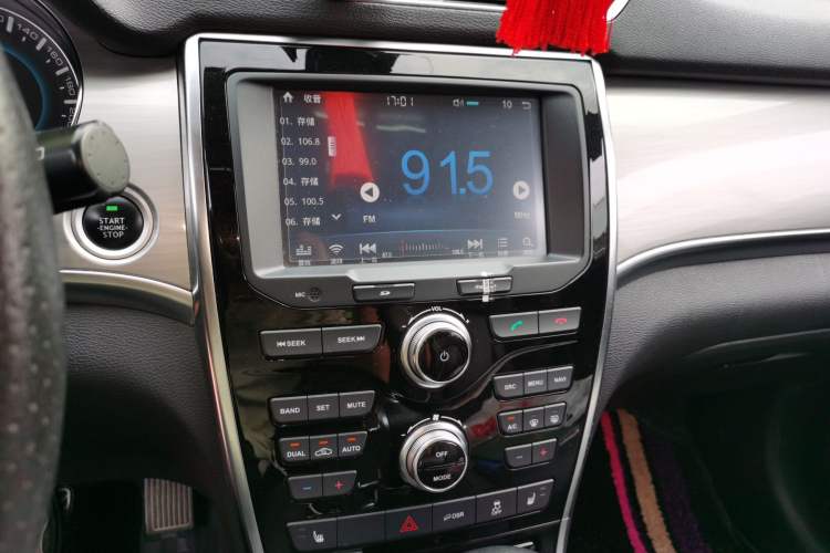 Used Haval H2 2015 1.5T Automatic Two-Wheel Drive Prestige Edition Audio And AC Panel