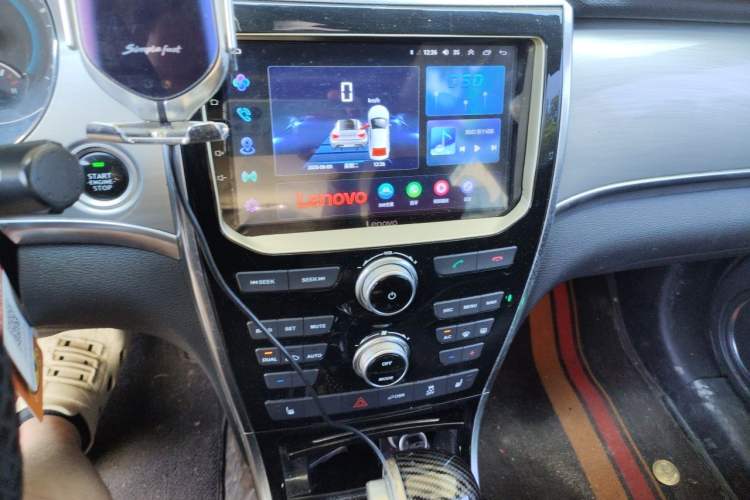 Used Haval H2 2015 1.5T Automatic Two-Wheel Drive Prestige Edition Audio And AC Panel