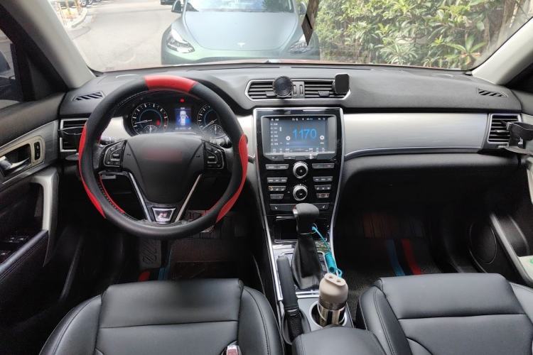 Used Haval H2 2015 1.5T Automatic Two-Wheel Drive Elite Edition Center Console