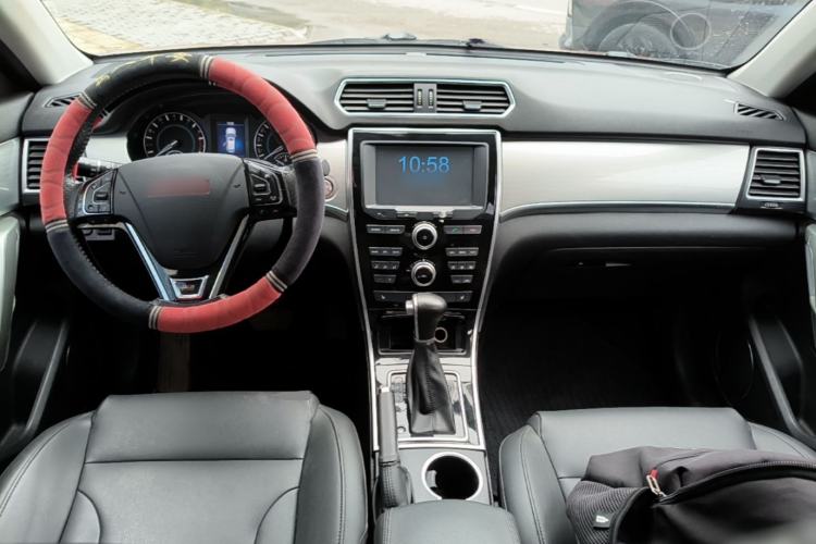Used Haval H2 2015 1.5T Automatic Two-Wheel Drive Elite Edition Center Console