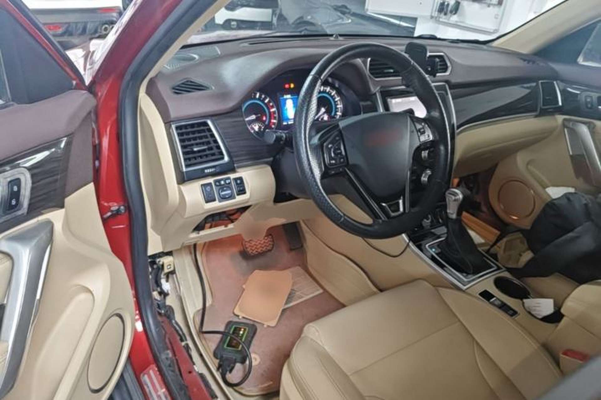 Used Haval H2 2015 1.5T Automatic Two-Wheel Drive Prestige Edition Center Console