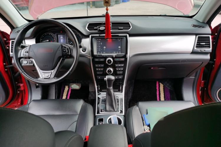 Used Haval H2 2015 1.5T Automatic Two-Wheel Drive Prestige Edition Center Console