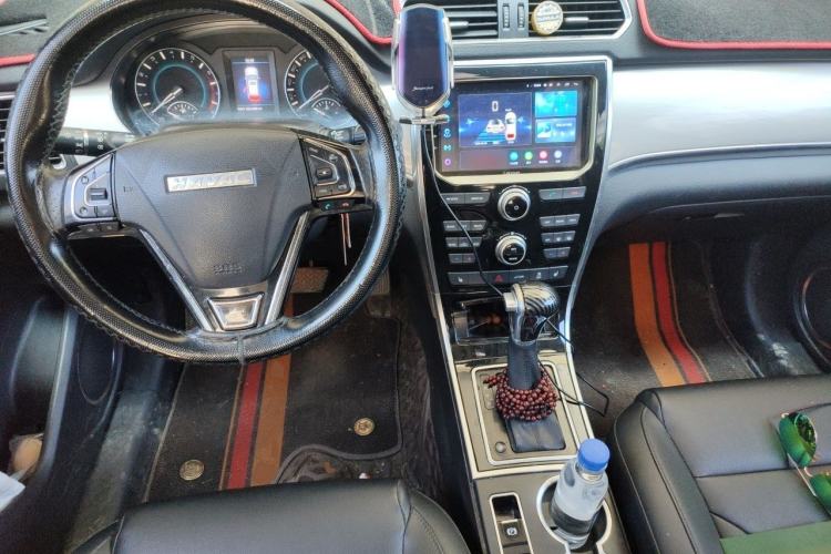 Used Haval H2 2015 1.5T Automatic Two-Wheel Drive Prestige Edition Center Console