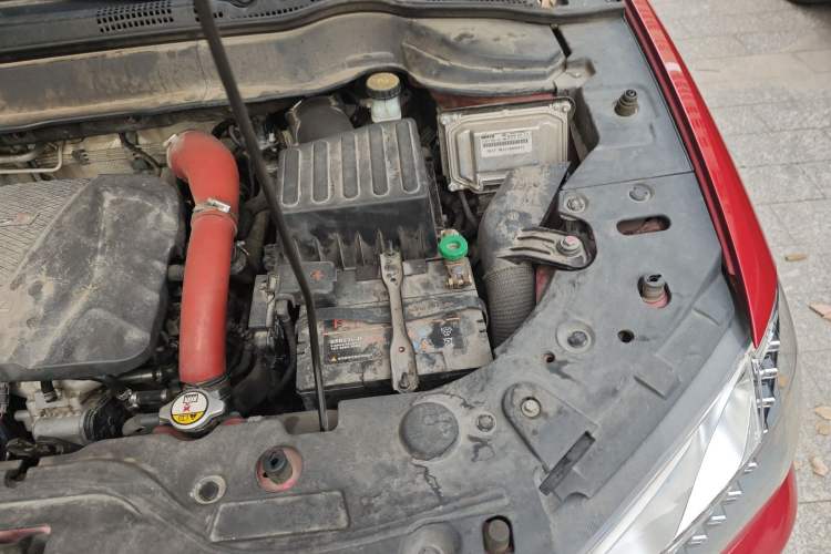 Used Haval H2 2015 1.5T Automatic Two-Wheel Drive Prestige Edition Engine Bay Left