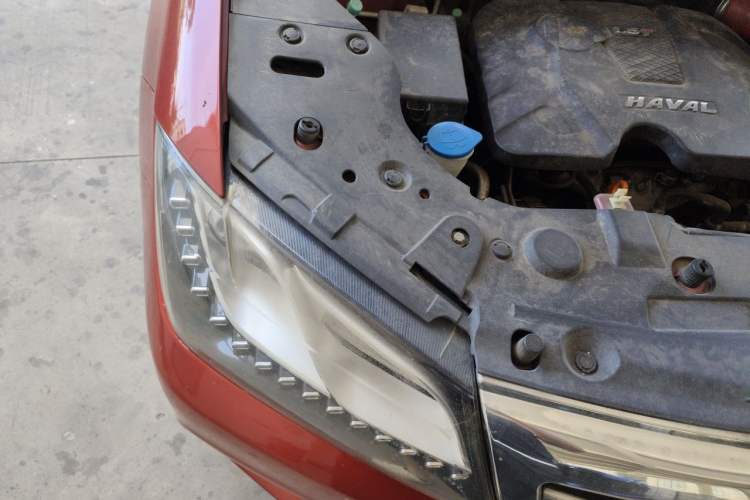 Used Haval H2 2015 1.5T Automatic Two-Wheel Drive Prestige Edition Engine Bay Right
