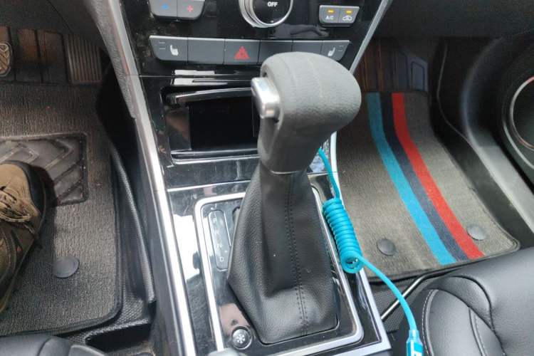 Used Haval H2 2015 1.5T Automatic Two-Wheel Drive Elite Edition Gear Lever