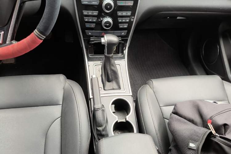 Used Haval H2 2015 1.5T Automatic Two-Wheel Drive Elite Edition Gear Lever