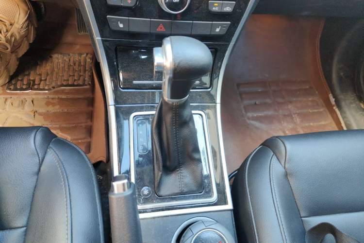 Used Haval H2 2015 1.5T Automatic Two-Wheel Drive Elite Edition Gear Lever