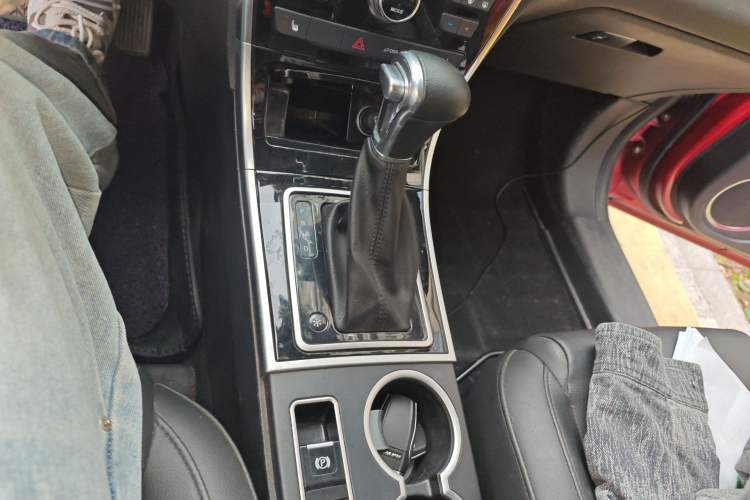 Used Haval H2 2015 1.5T Automatic Two-Wheel Drive Prestige Edition Gear Lever