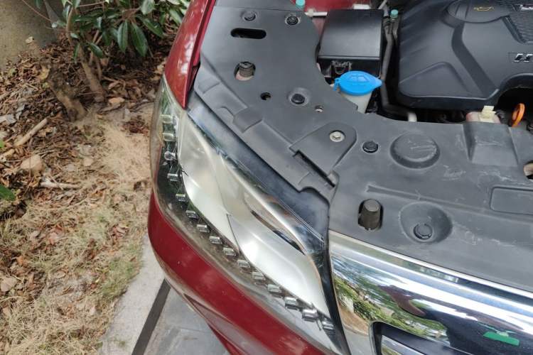 Used Haval H2 2015 1.5T Automatic Two-Wheel Drive Elite Edition Right Front Headlight