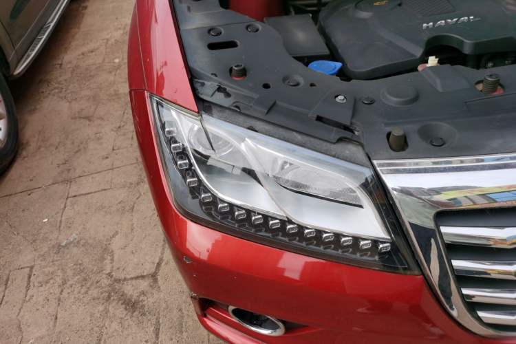 Used Haval H2 2015 1.5T Automatic Two-Wheel Drive Prestige Edition Right Front Headlight