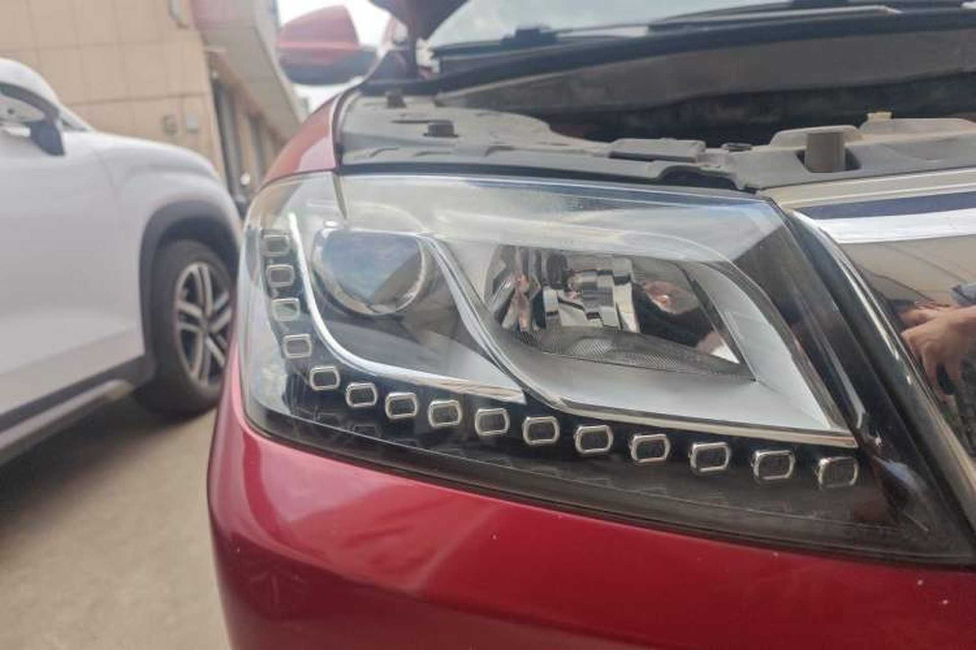 Used Haval H2 2015 1.5T Automatic Two-Wheel Drive Elite Edition Right Front Headlight