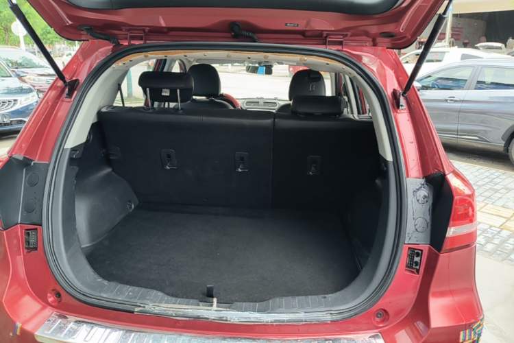 Used Haval H2 2015 1.5T Automatic Two-Wheel Drive Elite Edition Trunk