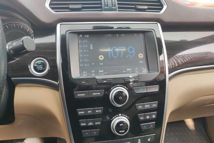 Used Haval H2 2015 1.5T Automatic Two-Wheel Drive Prestige Edition Audio And AC Panel