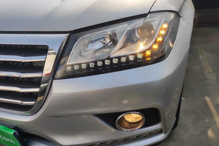 Used Haval H2 2015 1.5T Automatic Two-Wheel Drive Prestige Edition Left Front Headlight