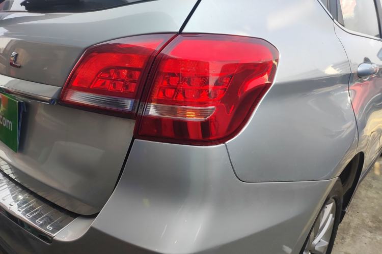 Used Haval H2 2015 1.5T Automatic Two-Wheel Drive Prestige Edition Right Rear Taillight